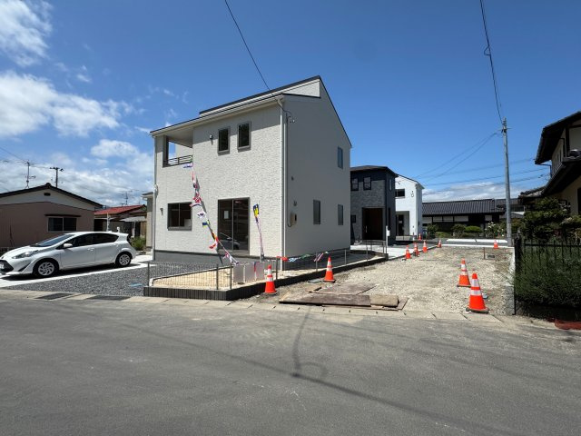 新築戸建・建売　いわき市平北目町第1　Livele Garden　全3棟の前面道路含む現地写真