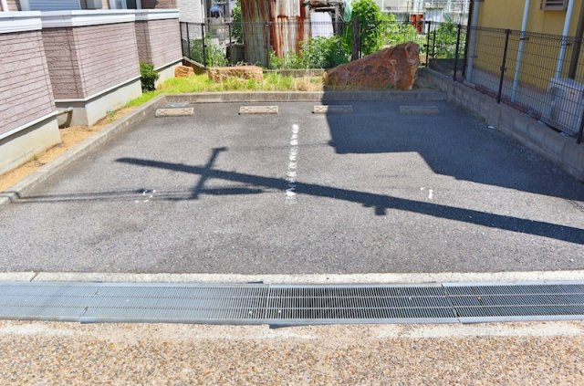岸和田市西之内町のハイツの駐車場|駐車スペースもあります