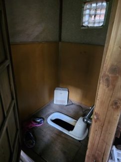 【トイレ】 | 彦根城下町にある明治時代からの古民家 | 懐かしい汲取り式のおトイレです。
