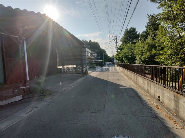 【前面道路含む現地写真】 | 日高市原宿　全１区画 | 本下水