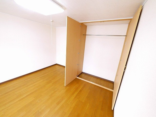 レオパレスドリーム浪漫の収納|大きなものも収納できそうです