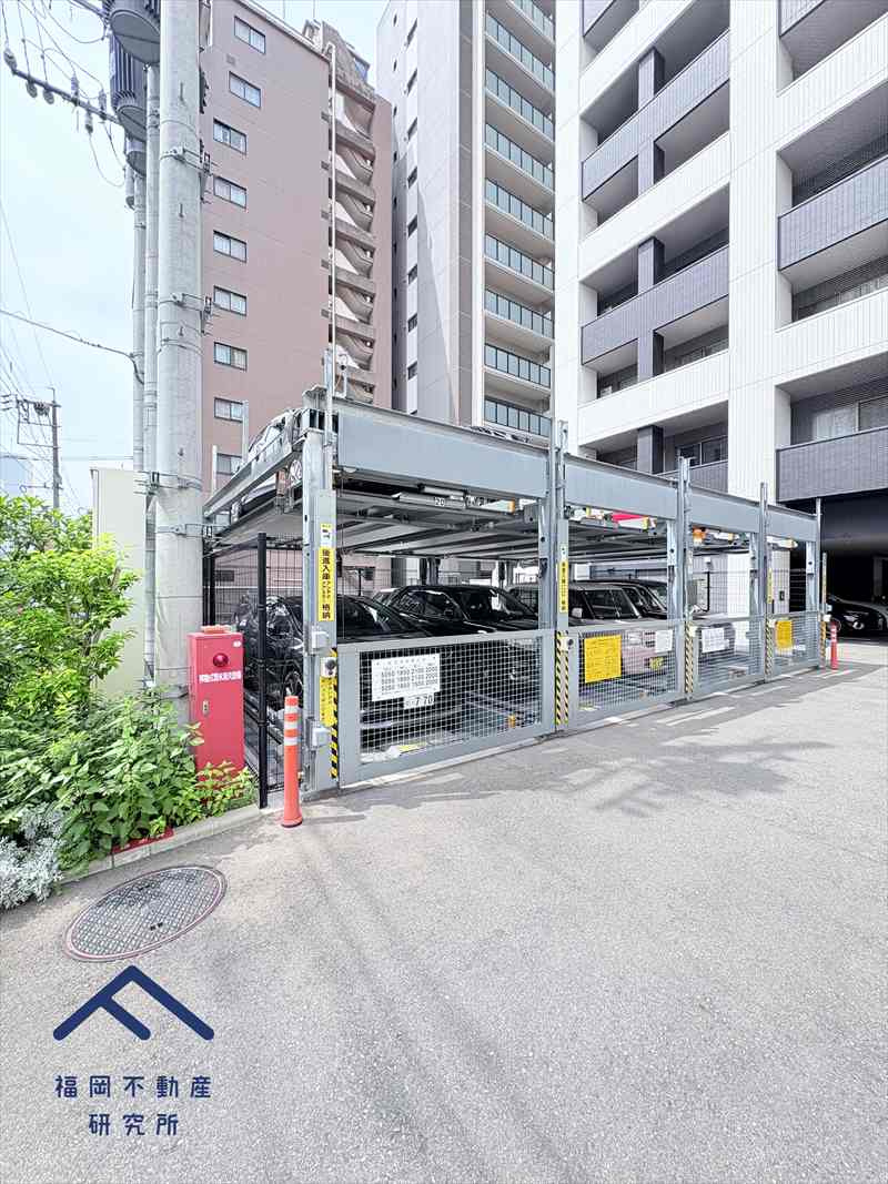 エンクレスト呉服町の駐車場