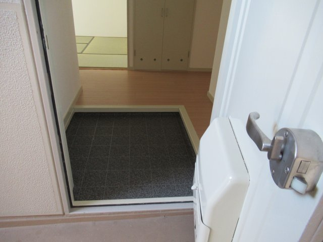 落合第２　３ＬＤＫの玄関|落ち着いた玄関です