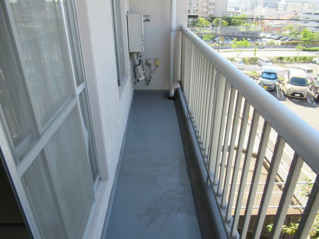 落合第２　３ＬＤＫのバルコニー|開放的で明るい空間を演出してくれるバルコニーです