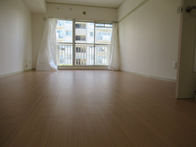 落合第２　３ＬＤＫの居間・リビング|おしゃれな居間です