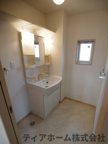 クレストヴェール五位堂の洗面所|脱衣スペースもあります