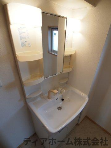 クレストヴェール五位堂の独立洗面台|独立洗面台あり、毎朝おしゃれに忙しい女性の方におすすめです