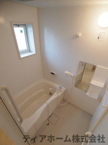 クレストヴェール五位堂の浴室|ゆったり過ごせるお風呂です