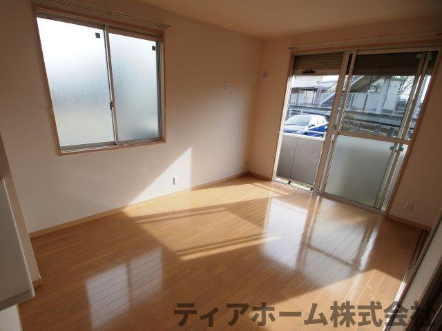 クレストヴェール五位堂の居間・リビング|使いやすいリビングです