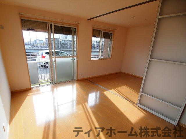 クレストヴェール五位堂の居間・リビング|ゆったり過ごせるリビングです