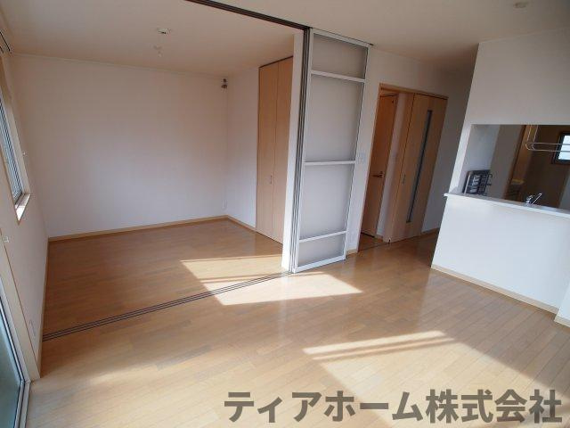 クレストヴェール五位堂の居間・リビング|ゆったり過ごせる居間です