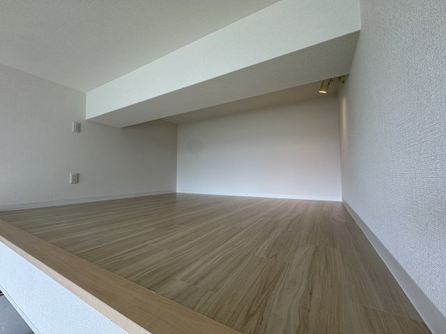 アーデン千里中央の洋室