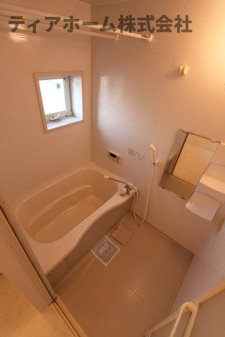 シャーメゾン秋山Aの浴室|ゆったり過ごせるお風呂です