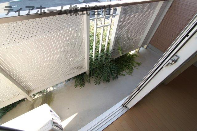 シャーメゾン秋山Aのバルコニー|外からの目が気にならないバルコニーで洗濯物が干せます