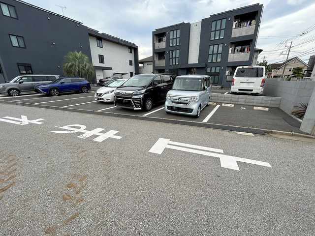 ＢＥＬＬ　ＴＲＥＥ　Ⅱの駐車場