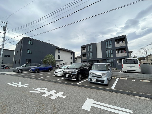 ＢＥＬＬ　ＴＲＥＥ　Ⅱの駐車場