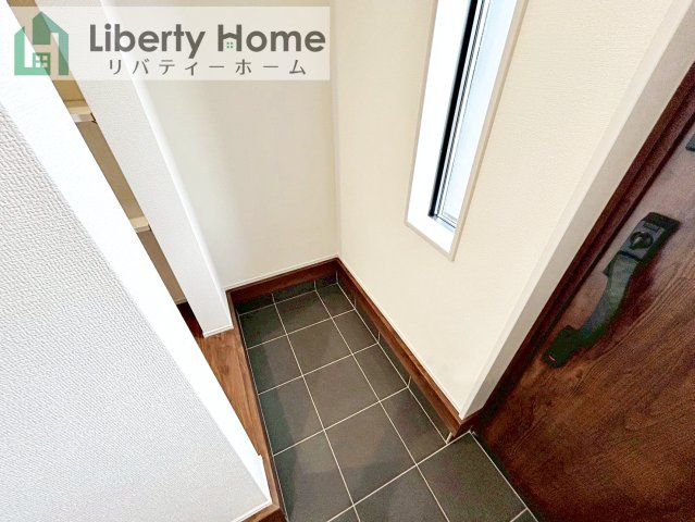 ひたちなか市東石川第13　新築戸建　5号棟の玄関