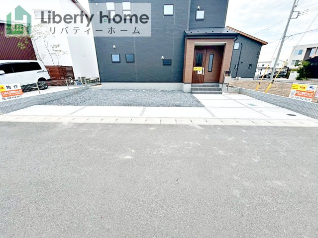 ひたちなか市東石川第13　新築戸建　5号棟の駐車場