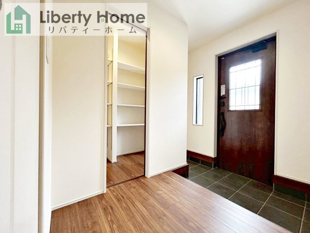 ひたちなか市東石川第13　新築戸建　5号棟の玄関