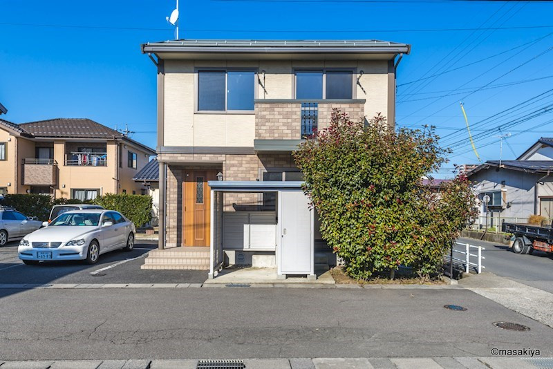 ロイヤルコート稲葉の外観