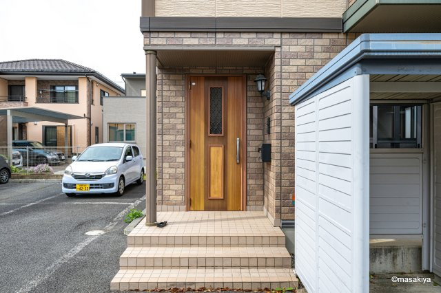 ロイヤルコート稲葉のエントランス