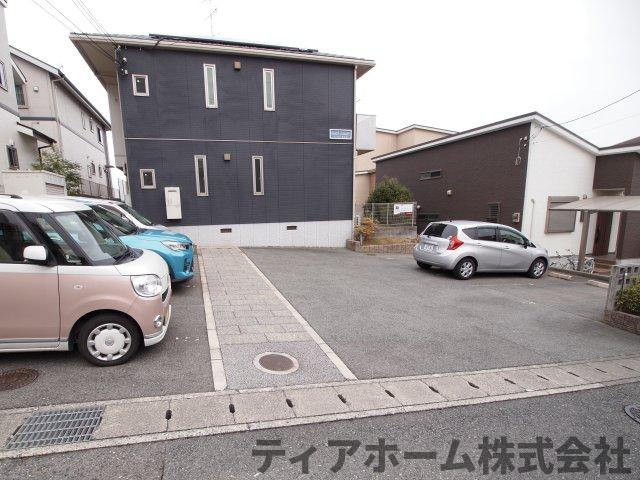 リーフコート高山台の駐車場|駐車場があります