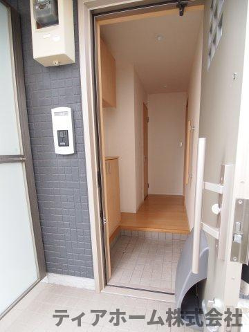 リーフコート高山台の玄関|収納もある玄関です