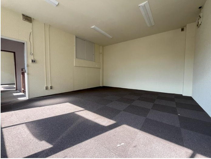 大津市浜町の店舗事務所の内装