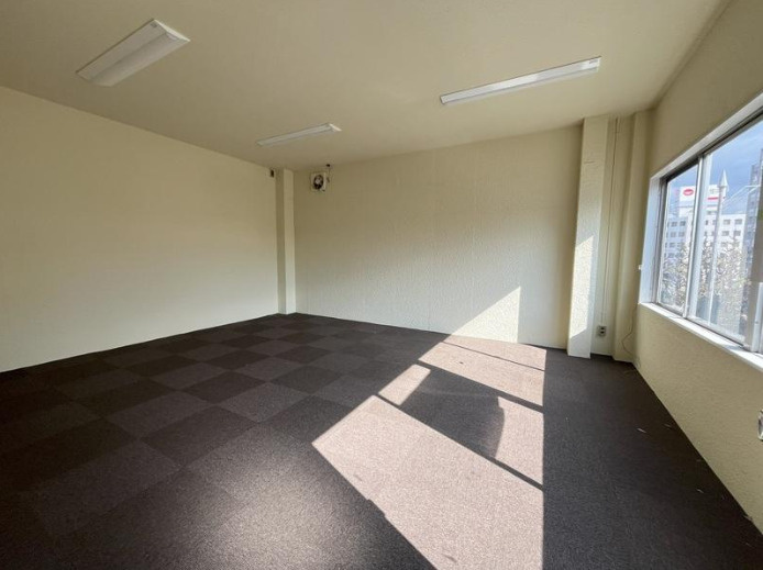 大津市浜町の店舗事務所の内装