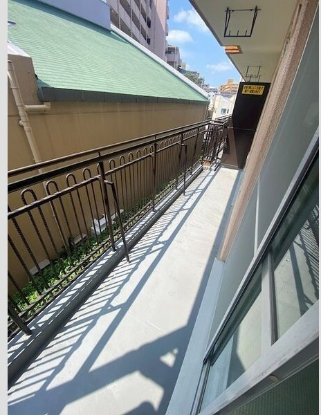 千里山アカシヤハイツのバルコニー