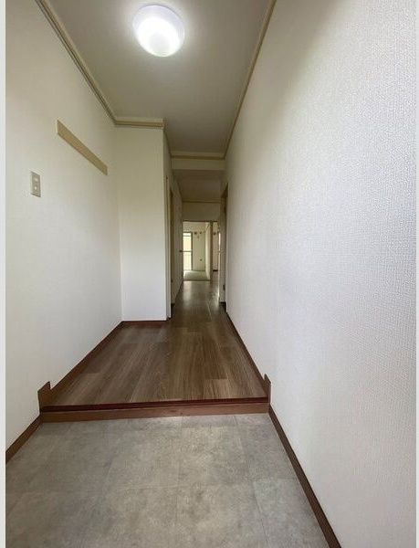 千里山アカシヤハイツの玄関