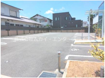 羽曳野市羽曳が丘4丁目　貸店舗の駐車場