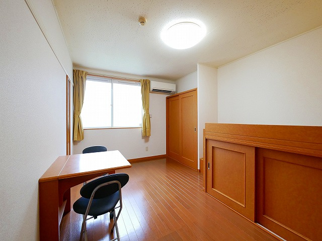 レオパレスＨａｌｆ　Ｍｏｏｎの洋室