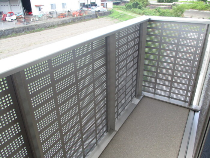 エスアイメゾンのバルコニー|陽当たり良好なバルコニーです♪