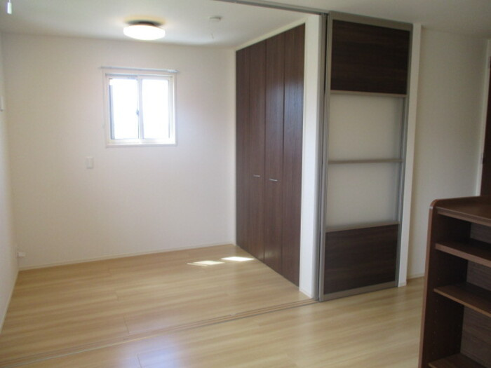 エスアイメゾンの寝室|クローゼット付の洋室です☆