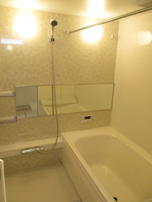 エスアイメゾンの浴室|追い焚き・浴室乾燥機付きのお風呂です♪