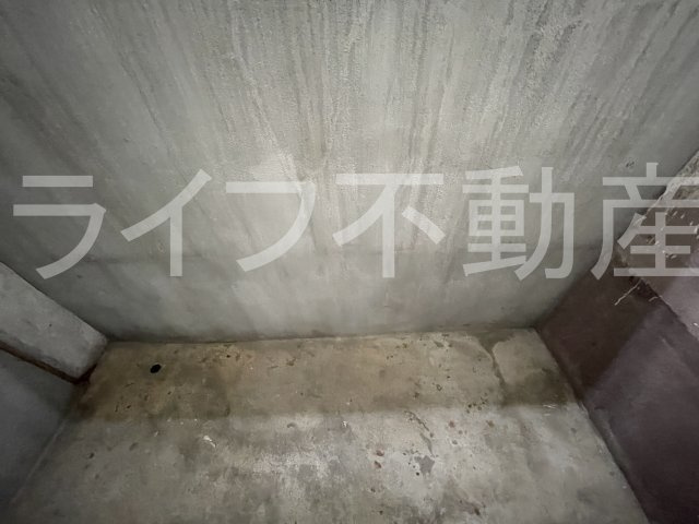 福井マンションのバルコニー|暖かな日差しのふりそそぐバルコニー