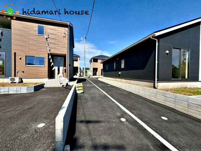 川島町伊草第2　新築戸建　クレイドルガーデン02の前面道路含む現地写真