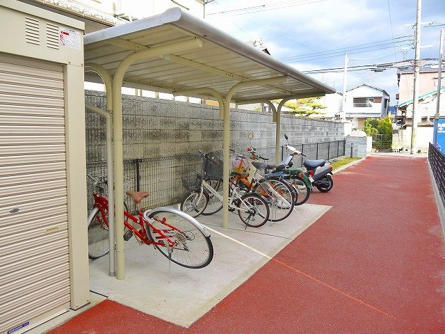 レオパレスＭａｒｊｏｒａｍのその他共用部分|ゆったりとした駐輪スペース。