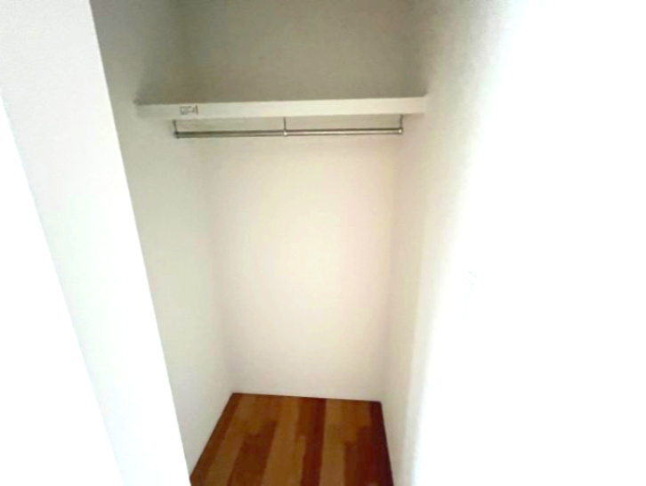 期間限定特別価格！仲介手数料不要！東根市神町東三丁目A棟の洋室|洋室①クローゼット（オープンタイプ）