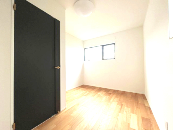 期間限定特別価格！仲介手数料不要！東根市神町東三丁目A棟の洋室|洋室③