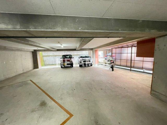 アメニティハイツの駐車場