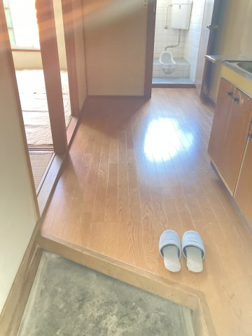 成光荘の玄関