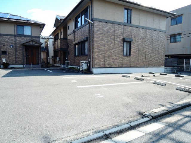 ガーデンビレッジＢ棟の駐車場