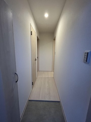 【玄関】 | メディオリヴェール春日 | 別号室の写真になります。現況優先。