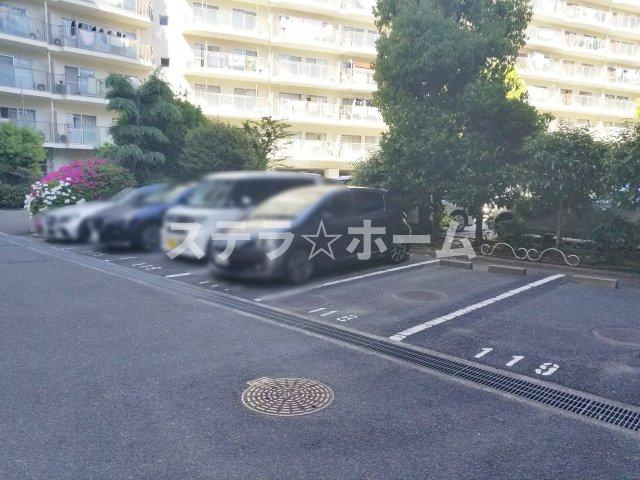 クローバーハイツ森小路1号棟の駐車場|平面駐車場