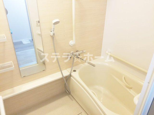 クローバーハイツ森小路1号棟の浴室|コンパクトで使いやすいお風呂です