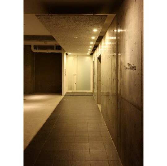 大阪市浪速区稲荷１丁目の店舗事務所のエントランス