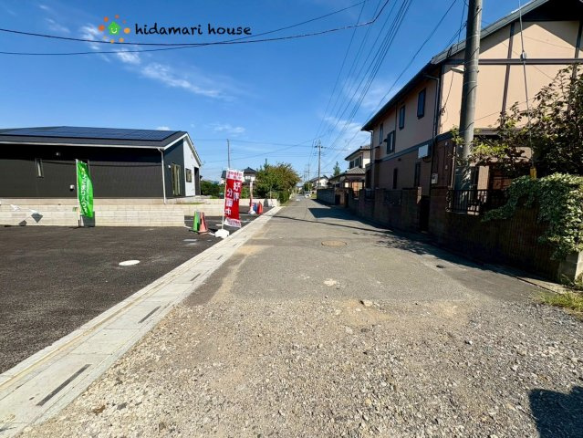 川島町伊草第2　新築戸建　クレイドルガーデン04の前面道路含む現地写真