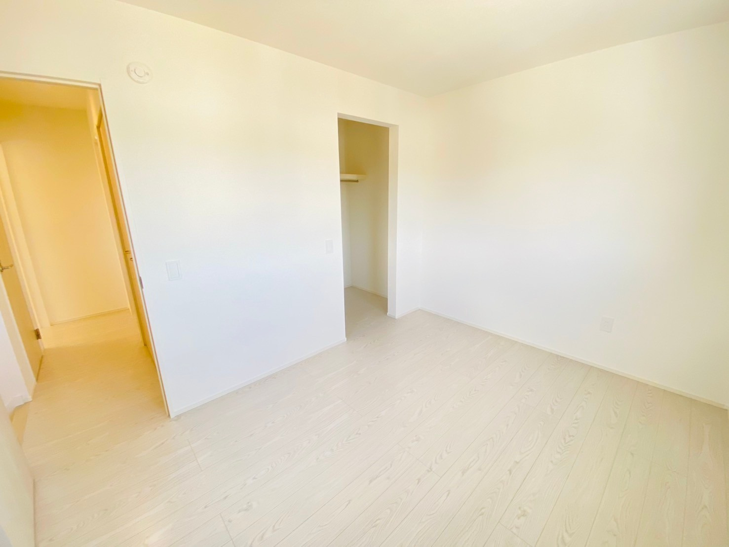 菊池郡大津町引水／30号棟／の洋室|窓から入る光で明るい洋室です。